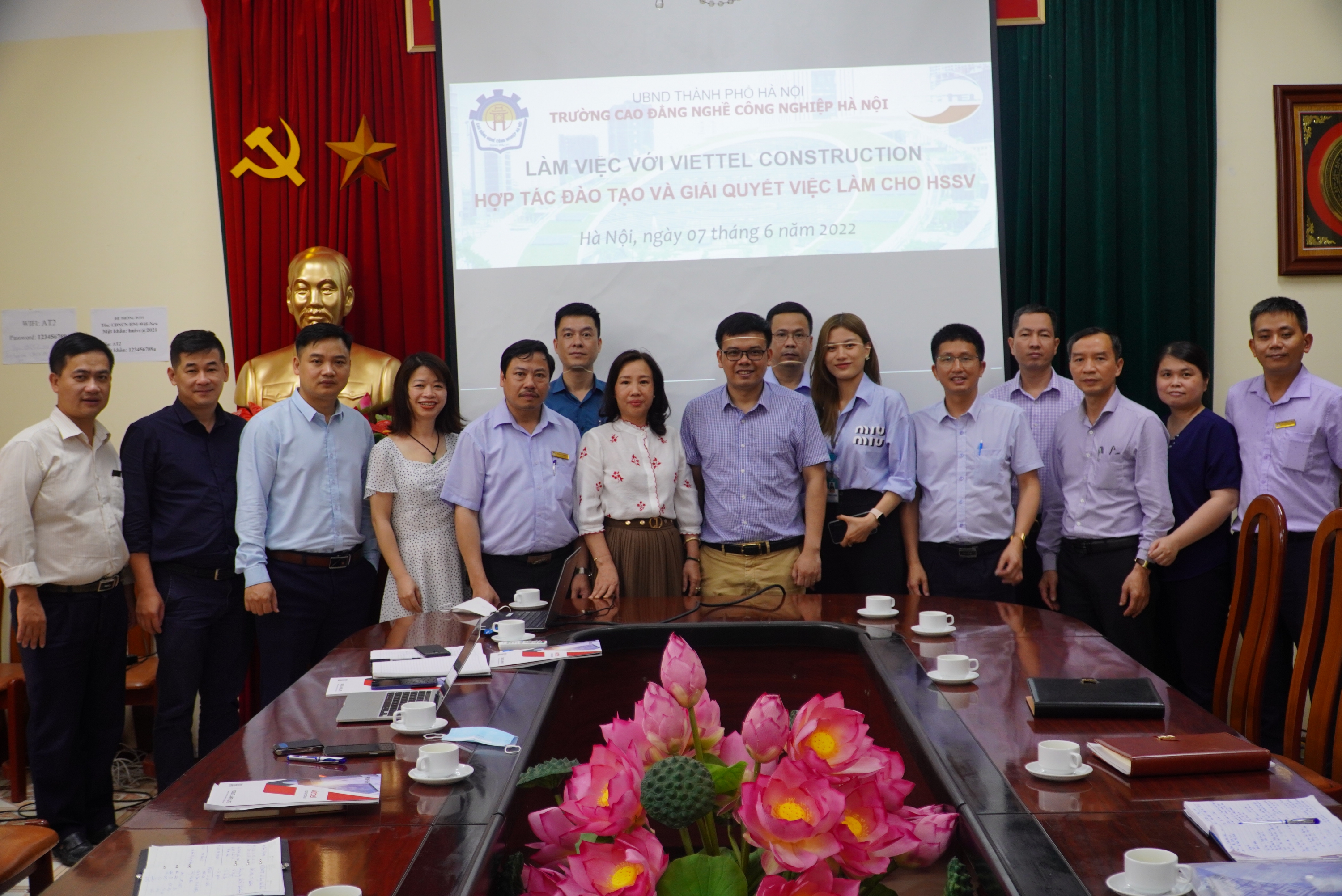 Hợp tác đào tạo và giải quyết việc làm cho HSSV giữa tổng công ty cp công trình Viettel với trường CĐN Công nghiệp Hà Nội