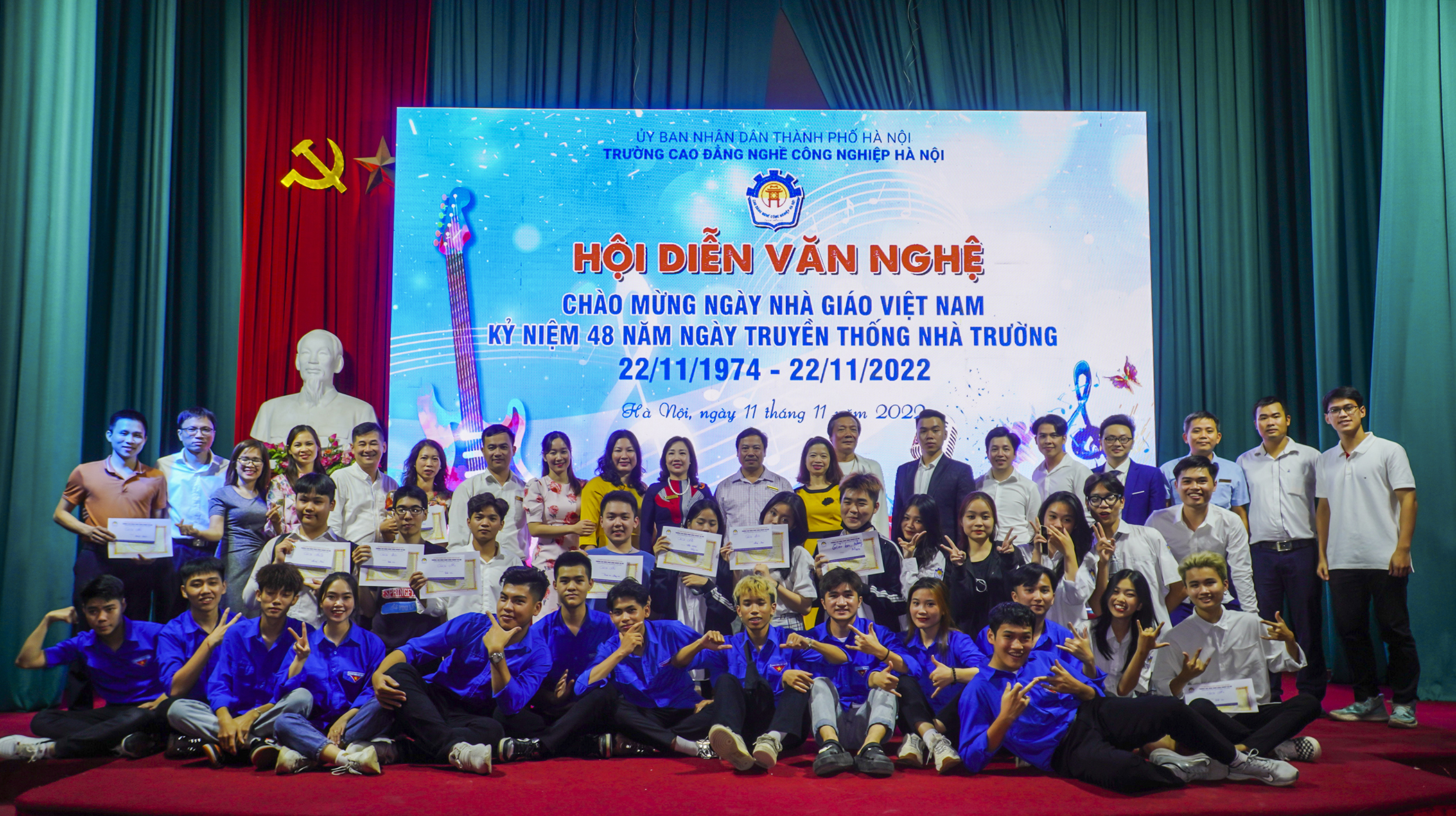 Hội diễn văn nghệ chào mừng kỷ niệm 40 năm ngày Nhà giáo Việt Nam 20/11 và 48 năm Ngày truyền thống của nhà trường