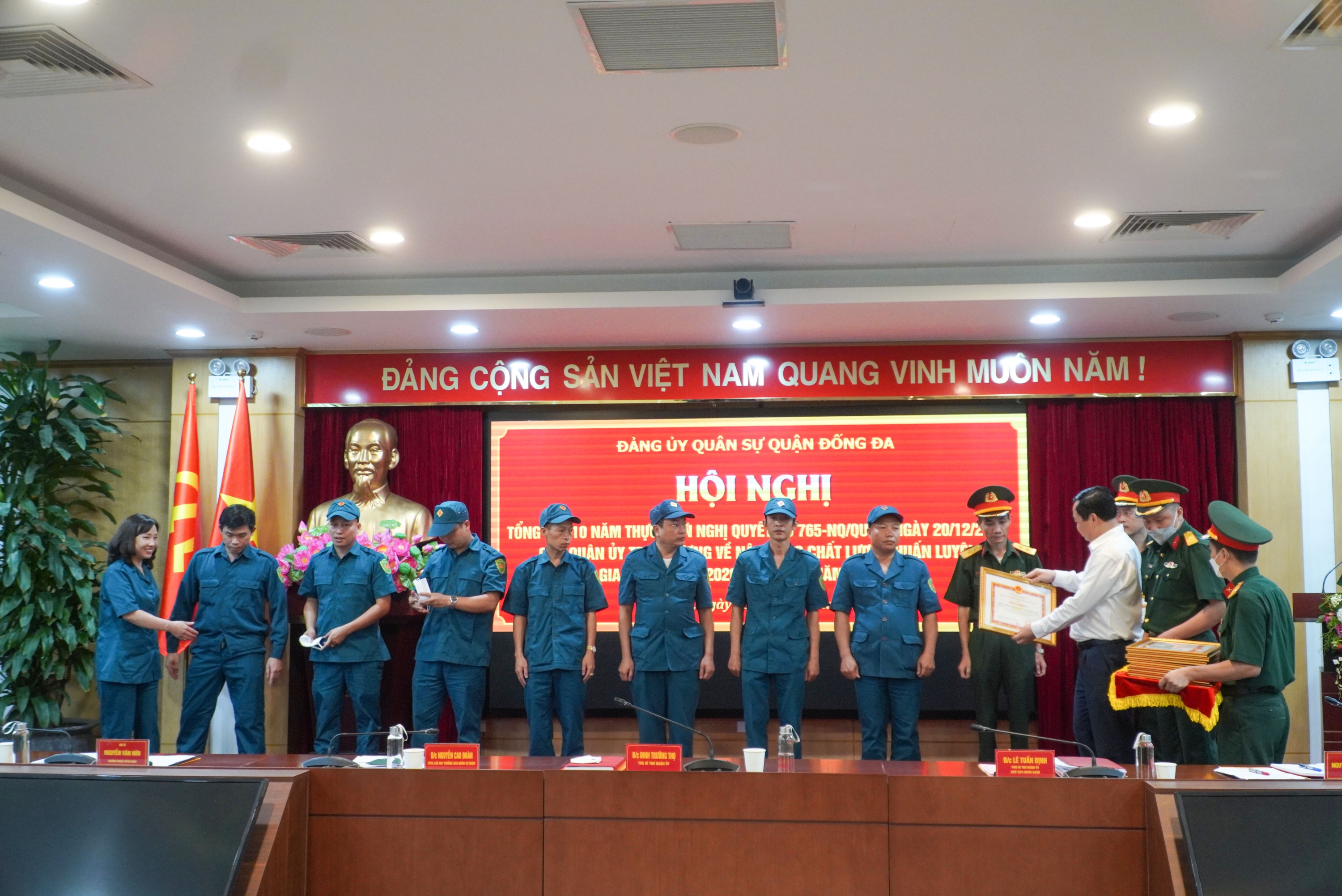 Trường CĐN Công nghiệp Hà Nội vinh dự được nhận khen thưởng trong công tác thực hiện Nghị quyết 765-NQ/QUTW ngày 10/12/2012 của Quân ủy Trung ương về nâng cao chất lượng huấn luyện giai đoạn 2013-2020