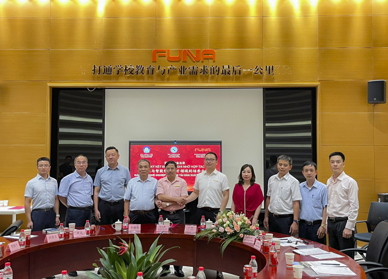 TẦM NHÌN MỚI VÀ NHỮNG THÀNH TỰU ĐẠT ĐƯỢC CỦA ĐOÀN CÔNG TÁC TRƯỜNG CAO ĐẲNG NGHỀ CÔNG NGHIỆP HÀ NỘI (HNIVC) TẠI TRUNG QUỐC.