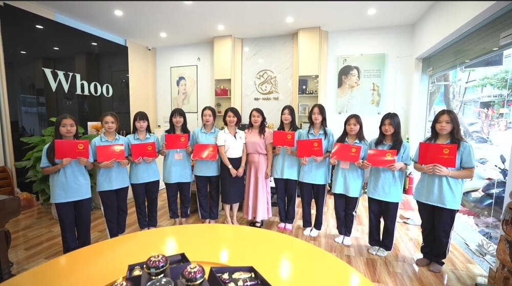 Tự tin lập nghiệp bắt đầu từ lớp học làm đẹp ngắn hạn