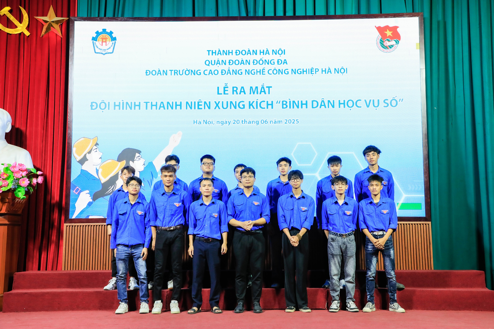 TỪ “BÌNH DÂN HỌC VỤ” ĐẾN “BÌNH DÂN HỌC VỤ SỐ”: SINH VIÊN HNIVC TIẾP NỐI KHÁT VỌNG KHAI TRÍ TRONG KỶ NGUYÊN SỐ
