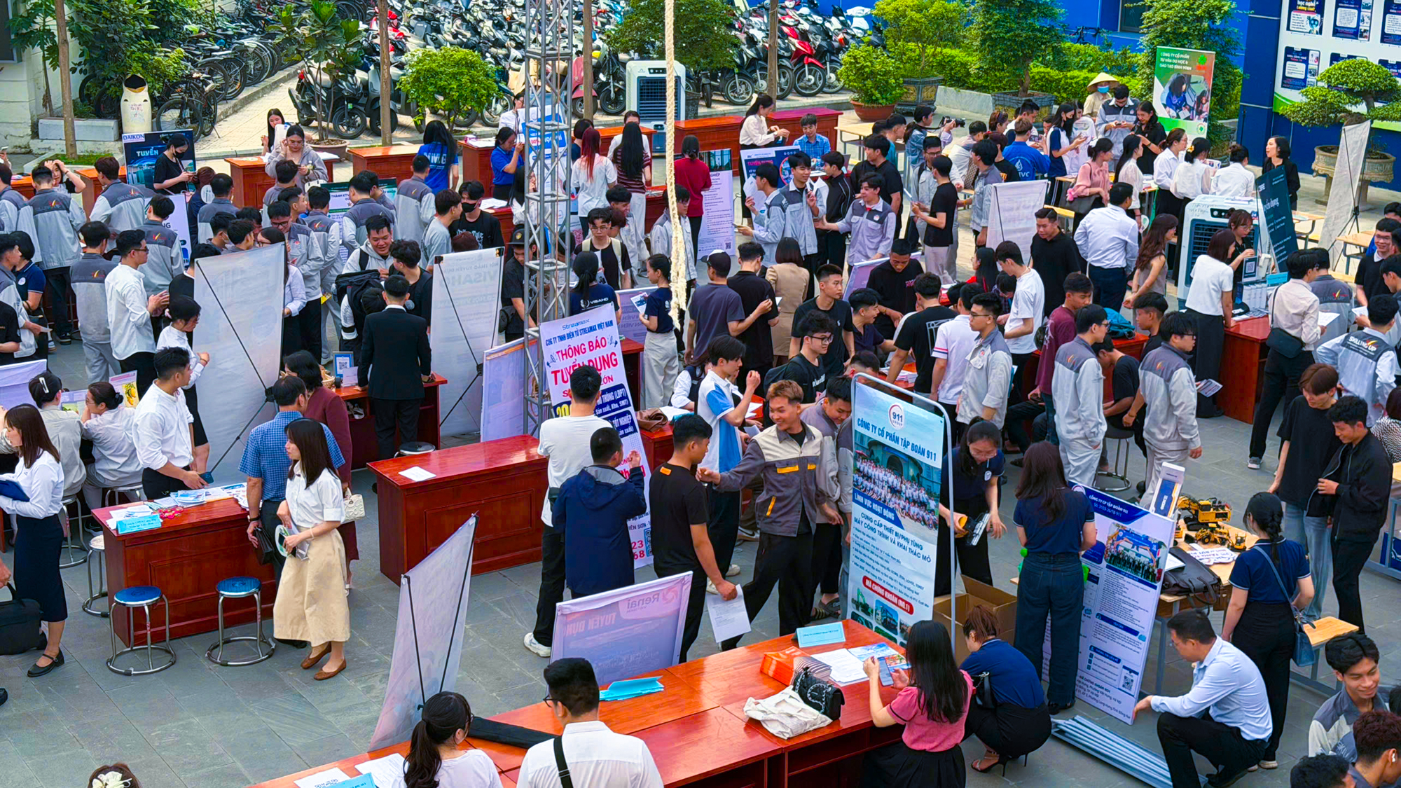 NGÀY HỘI VIỆC LÀM HNIVC 2026: KHẲNG ĐỊNH HIỆU QUẢ ĐÀO TẠO GẮN VỚI NHU CẦU DOANH NGHIỆP