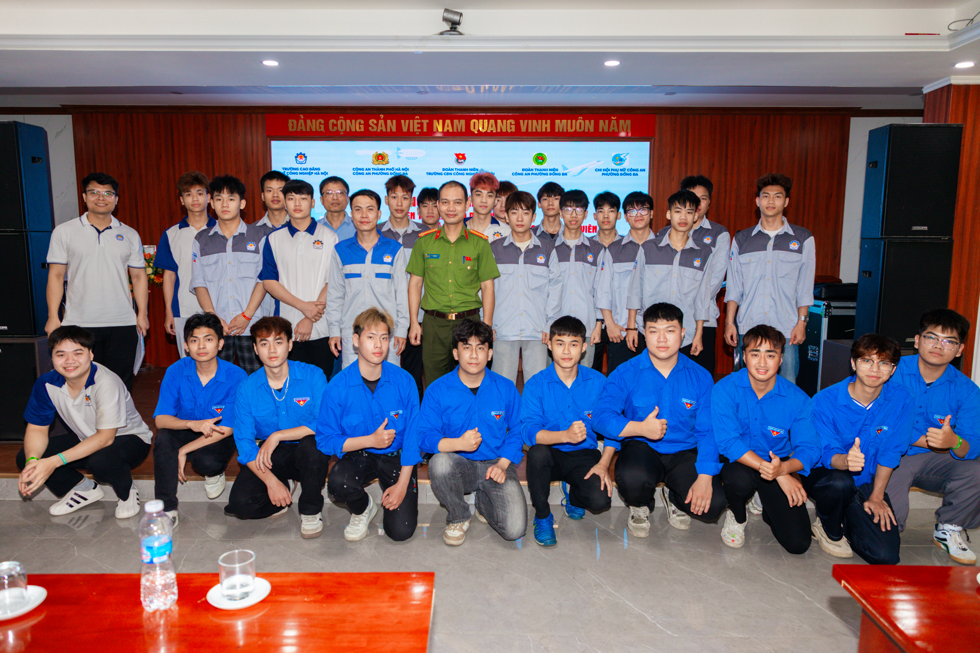 Trường Cao đẳng nghề Công nghiệp Hà Nội phối hợp với Công an phường Đống Đa đã tổ chức Hội nghị phổ biến, tuyên truyền giáo dục pháp luật về phòng, chống thuốc lá điện tử trong học sinh, sinh viên